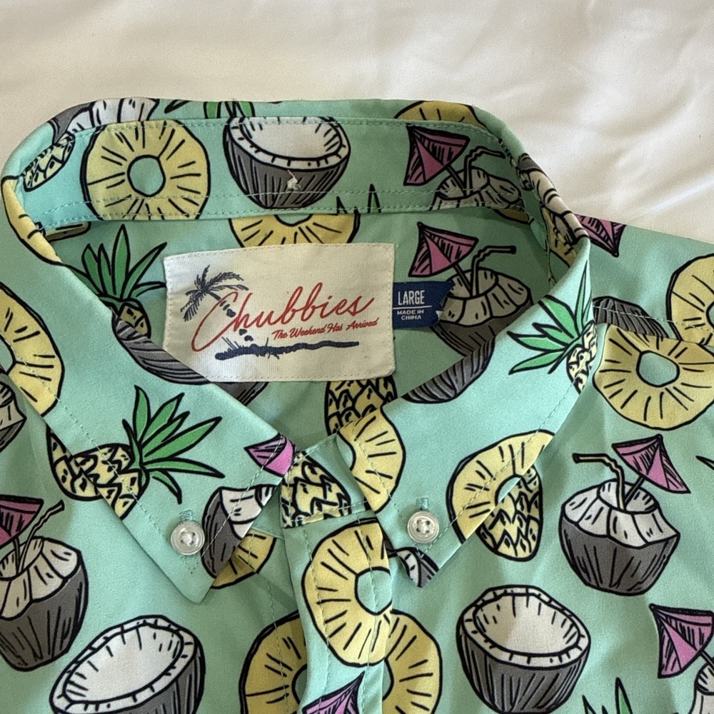 Chubbies Button Down Shirt Mens Large Excellent Pineapple/Coconut Tropical Print - Picture 2 of 11